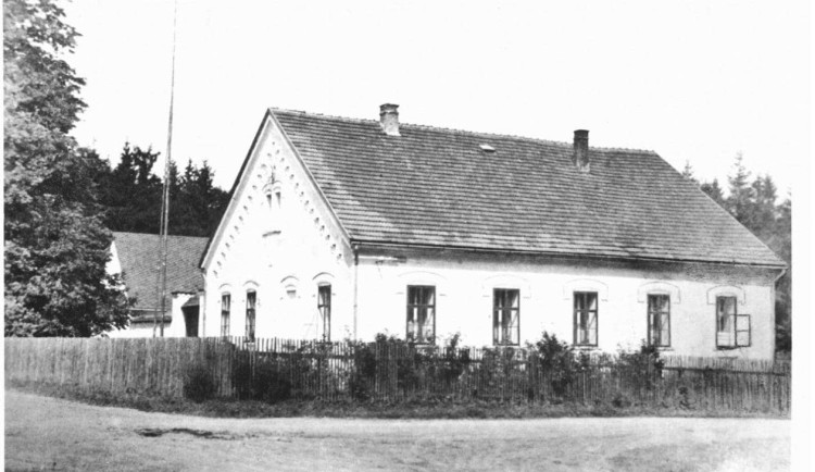 Vojenské lesy na Libavé obnovily historický kříž U zeleného kříže, připomínající zaniklou osadu a pád amerického bombardéru