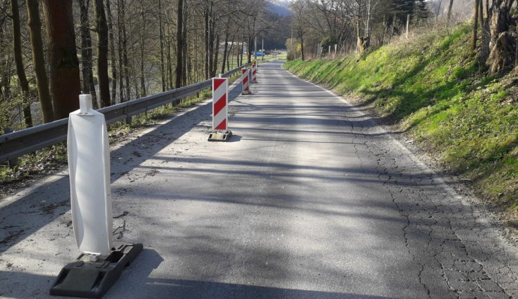 Byla zahájena náročná oprava silnice u Hanušovic
