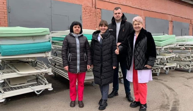 Kraj poslal na Ukrajinu 200 nemocničních lůžek