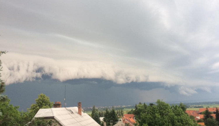 Čtenářská fotogalerie - nedělní bouře vašima očima