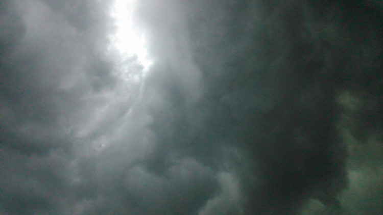 Čtenářská fotogalerie - nedělní bouře vašima očima