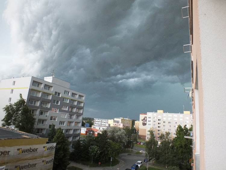 Čtenářská fotogalerie - nedělní bouře vašima očima