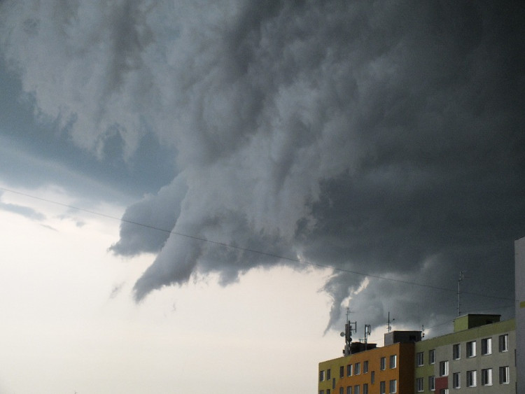 Čtenářská fotogalerie - nedělní bouře vašima očima