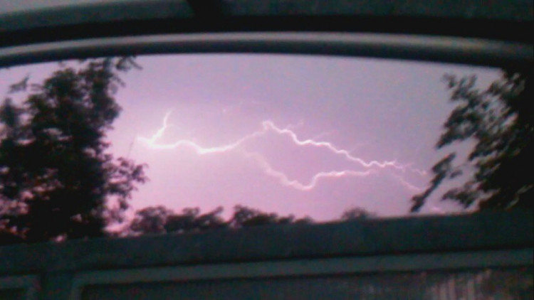 Čtenářská fotogalerie - nedělní bouře vašima očima