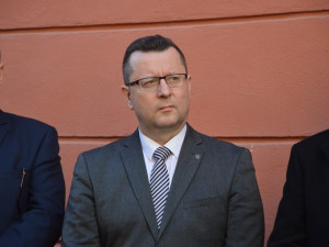FOTOGALERIE: V Šemberově ulici odhalili pamětní desku Václava Morávka, bojovníka proti nacismu