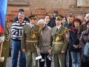 FOTOGALERIE: V Šemberově ulici odhalili pamětní desku Václava Morávka, bojovníka proti nacismu