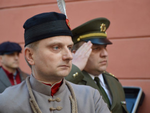 FOTOGALERIE: V Šemberově ulici odhalili pamětní desku Václava Morávka, bojovníka proti nacismu