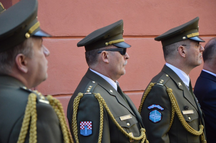 FOTOGALERIE: V Šemberově ulici odhalili pamětní desku Václava Morávka, bojovníka proti nacismu