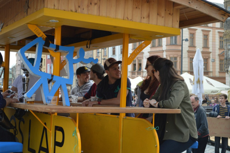 FOTOGALERIE: "Marek Eben" korunoval královnu Majálesu na Dolním náměstí