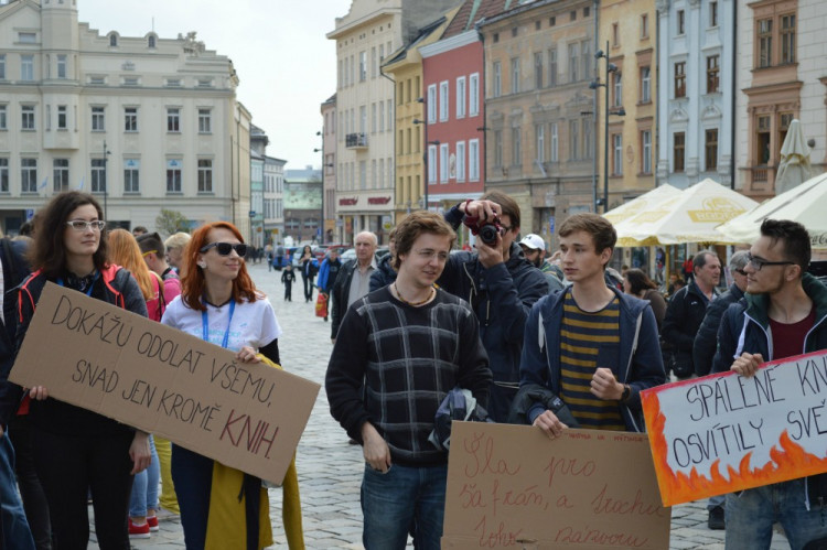 FOTOGALERIE: "Marek Eben" korunoval královnu Majálesu na Dolním náměstí