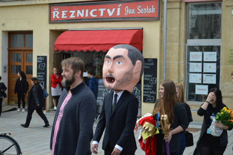 FOTOGALERIE: "Marek Eben" korunoval královnu Majálesu na Dolním náměstí