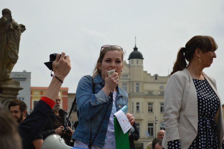 FOTOGALERIE: "Marek Eben" korunoval královnu Majálesu na Dolním náměstí