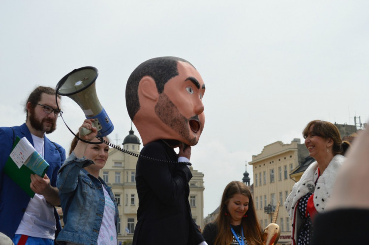 FOTOGALERIE: "Marek Eben" korunoval královnu Majálesu na Dolním náměstí