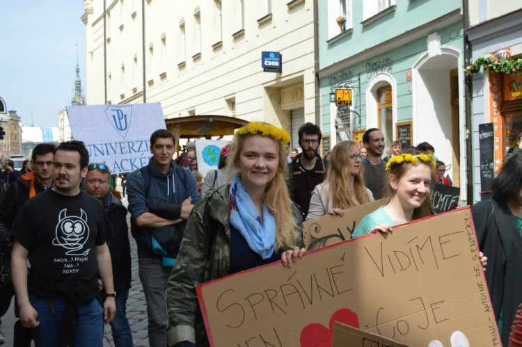 FOTOGALERIE: &quot;Marek Eben&quot; korunoval královnu Majálesu na Dolním náměstí