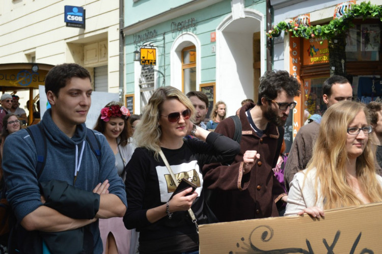 FOTOGALERIE: &quot;Marek Eben&quot; korunoval královnu Majálesu na Dolním náměstí