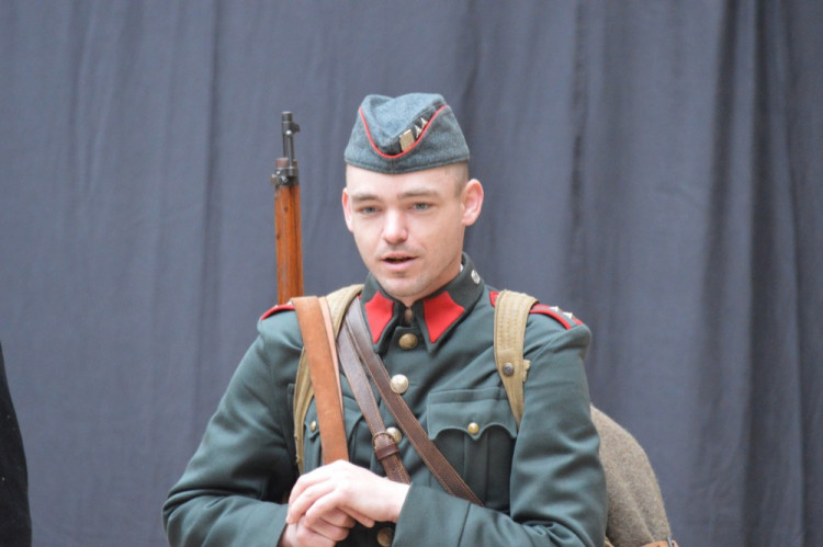 FOTOGALERIE: Na Helfštýně řinčí meče, koná se tam Festival vojenské historie