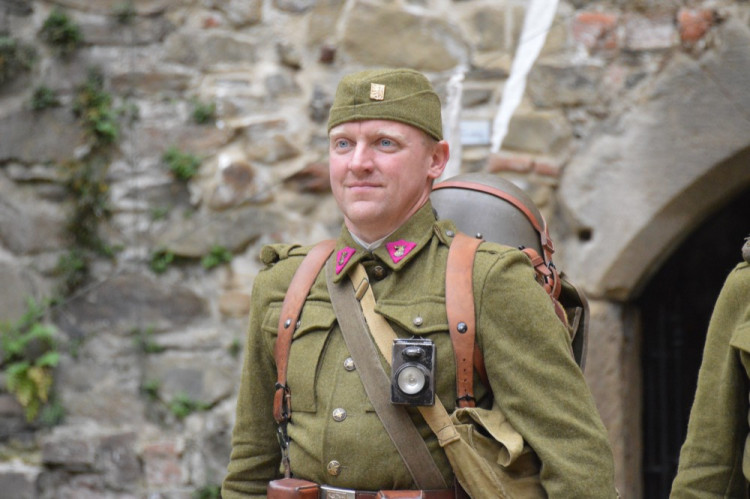 FOTOGALERIE: Na Helfštýně řinčí meče, koná se tam Festival vojenské historie