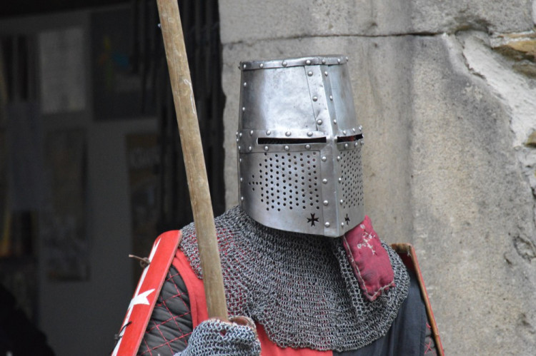FOTOGALERIE: Na Helfštýně řinčí meče, koná se tam Festival vojenské historie