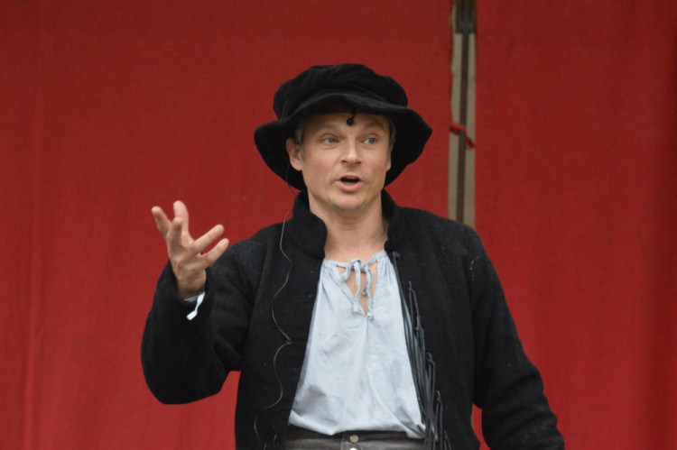 FOTOGALERIE: Na Helfštýně řinčí meče, koná se tam Festival vojenské historie