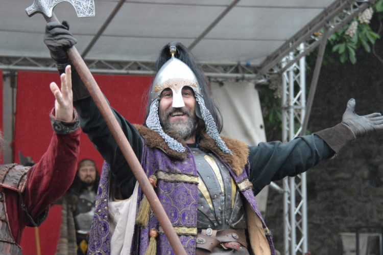 FOTOGALERIE: Na Helfštýně řinčí meče, koná se tam Festival vojenské historie