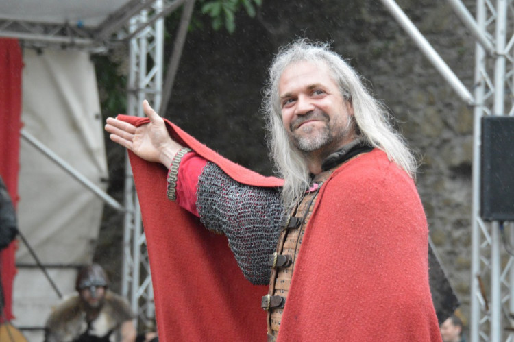 FOTOGALERIE: Na Helfštýně řinčí meče, koná se tam Festival vojenské historie