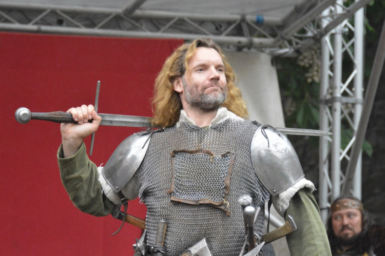 FOTOGALERIE: Na Helfštýně řinčí meče, koná se tam Festival vojenské historie
