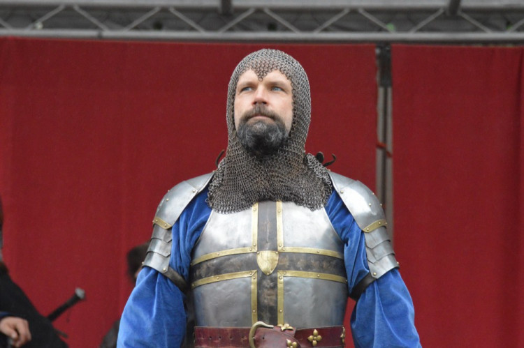 FOTOGALERIE: Na Helfštýně řinčí meče, koná se tam Festival vojenské historie