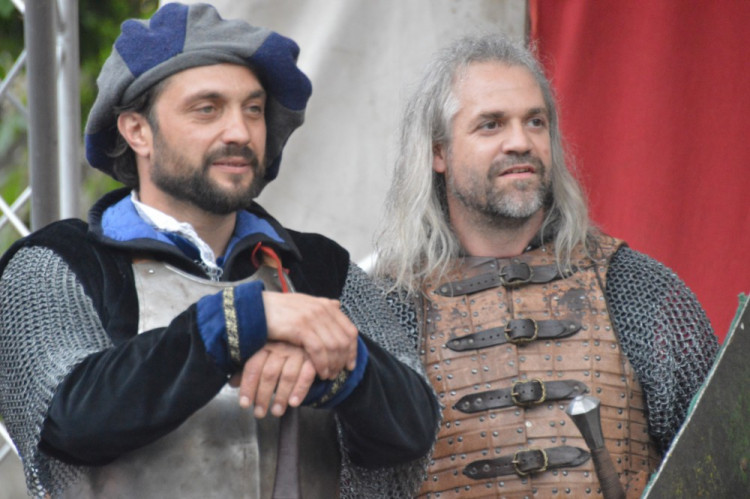 FOTOGALERIE: Na Helfštýně řinčí meče, koná se tam Festival vojenské historie