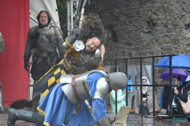 FOTOGALERIE: Na Helfštýně řinčí meče, koná se tam Festival vojenské historie