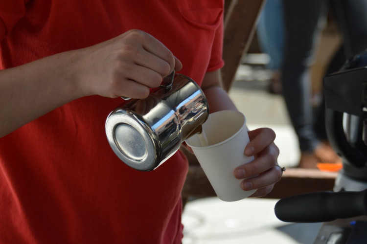 FOTOGALERIE: Prvnotřídní káva za krásného dne. V Olomouci se podruhé konal Den kávy