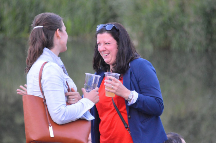 FOTO: První olomoucká venkovní PechaKucha Night v přístavišti se i přes nepřízeň počasí vyvedla