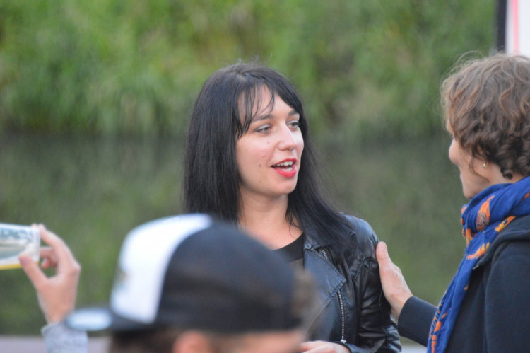 FOTO: První olomoucká venkovní PechaKucha Night v přístavišti se i přes nepřízeň počasí vyvedla