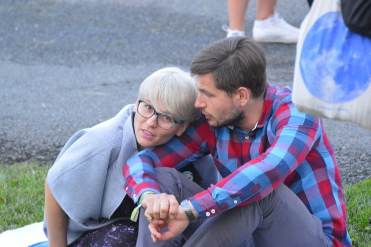 FOTO: První olomoucká venkovní PechaKucha Night v přístavišti se i přes nepřízeň počasí vyvedla