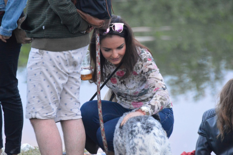 FOTO: První olomoucká venkovní PechaKucha Night v přístavišti se i přes nepřízeň počasí vyvedla