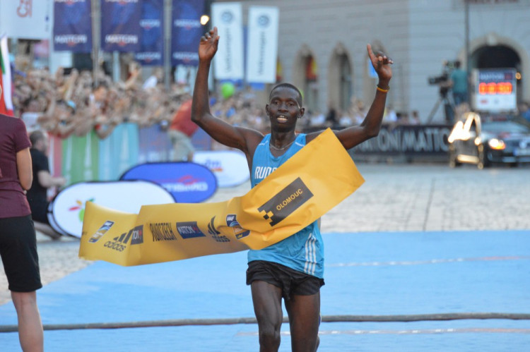 FOTO: Letošní půlmaraton je za námi, vyhrál ho Keňan Josphat Kiprop Kiptis. Podívejte se na fotky ze závodu