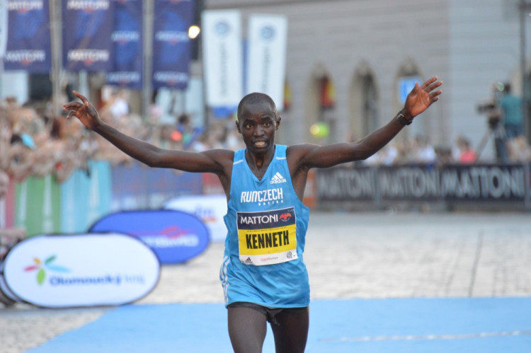 FOTO: Letošní půlmaraton je za námi, vyhrál ho Keňan Josphat Kiprop Kiptis. Podívejte se na fotky ze závodu