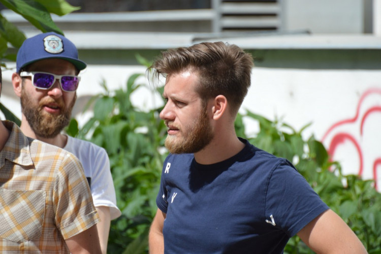 FOTOGALERIE: Proluka ve Ztracené ožila. Desítky lidí tam za krásného počasí posnídaly pod širým nebem