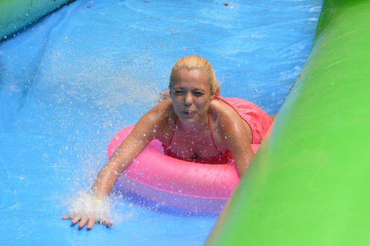 FOTO: Obří skluzavce na Svatém kopečku přálo počasí. Podívejte se na odvážné účastníky