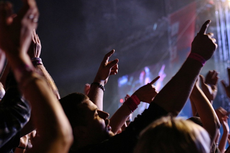 FOTOGALERIE: Festival HRADY CZ na Bouzově nabídl krásné počasí a skvělý line-up