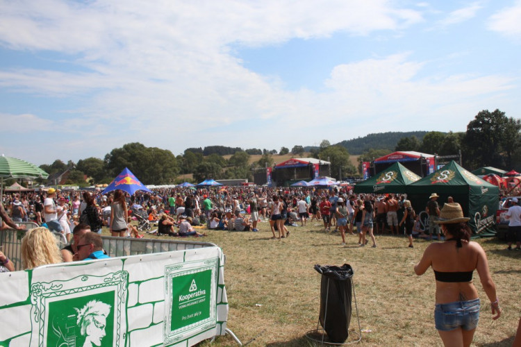 FOTOGALERIE: Festival HRADY CZ na Bouzově nabídl krásné počasí a skvělý line-up
