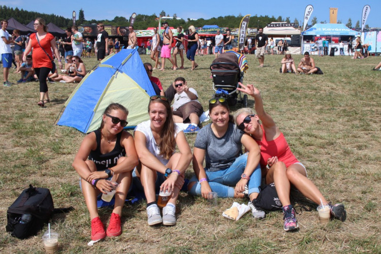 FOTOGALERIE: Festival HRADY CZ na Bouzově nabídl krásné počasí a skvělý line-up