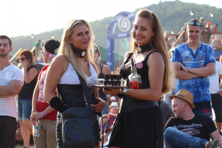 FOTOGALERIE: Festival HRADY CZ na Bouzově nabídl krásné počasí a skvělý line-up