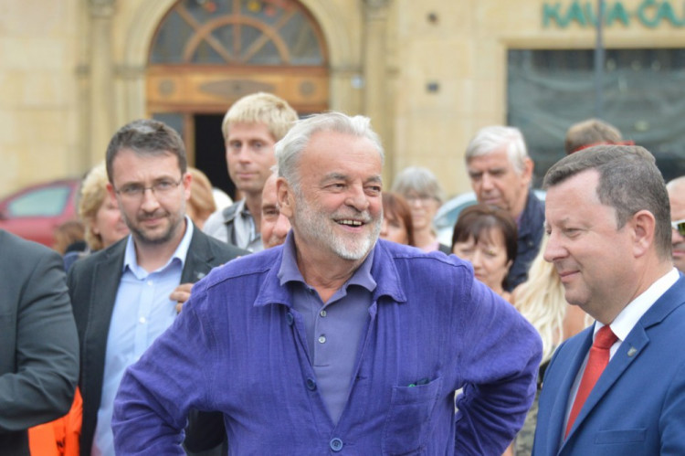 FOTOGALERIE: Pítko na Horním náměstí je už v provozu. Osvěžte se v centru Olomouce