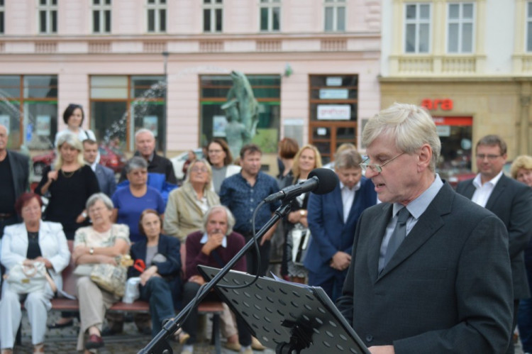 FOTOGALERIE: Pítko na Horním náměstí je už v provozu. Osvěžte se v centru Olomouce