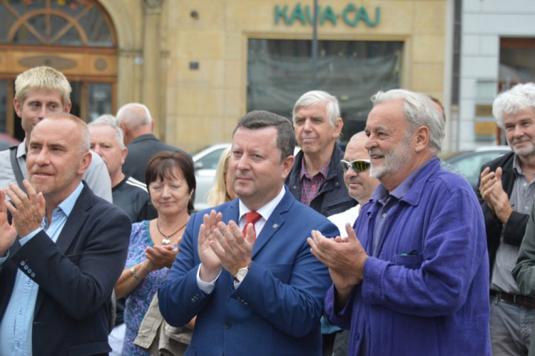 FOTOGALERIE: Pítko na Horním náměstí je už v provozu. Osvěžte se v centru Olomouce