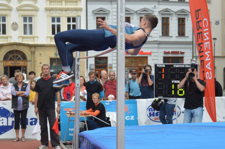 FOTOGALERIE: Dvanáctý ročník Hanácké laťky na Horním náměstí tentokrát Bába nevyhrál