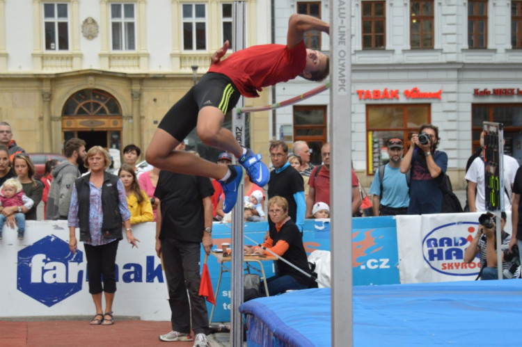 FOTOGALERIE: Dvanáctý ročník Hanácké laťky na Horním náměstí tentokrát Bába nevyhrál