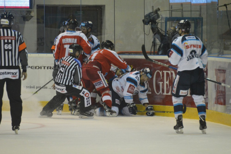 FOTOGALERIE: Mora má první body! Na domácím ledě nedala šanci tygrům z Liberce