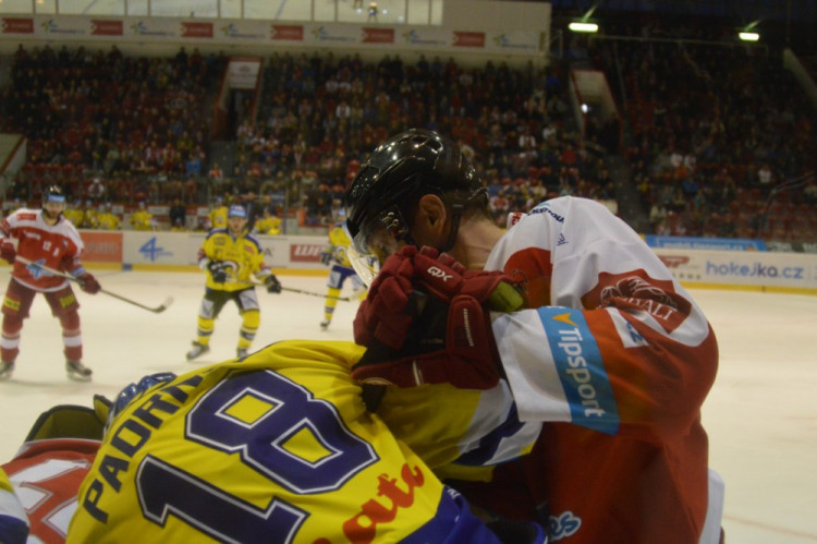 FOTOGALERIE: Poslední Berani porazili Kohouty v prodloužení 4:3