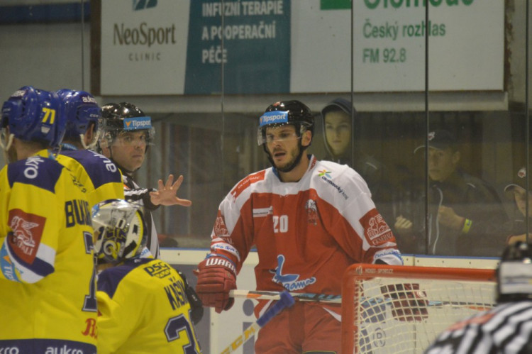 FOTOGALERIE: Poslední Berani porazili Kohouty v prodloužení 4:3